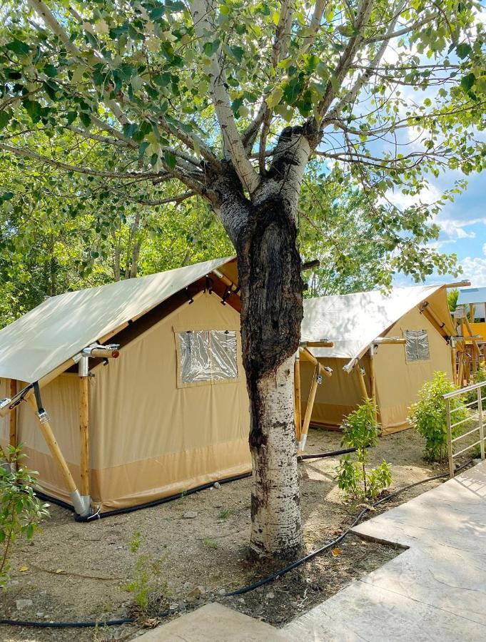 Mareleon Camping Ofrínion Eksteriør billede